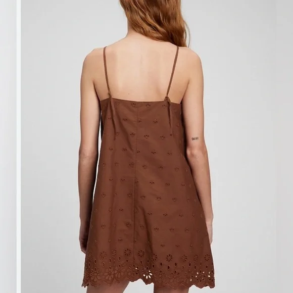 New- Gap Eyelet Scalloped Mini Dress - Picture 2 of 6